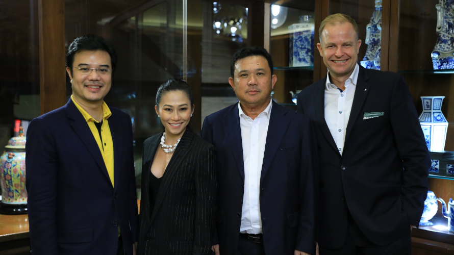 From left; Khun Prinn Panitchpakdi, Governor, The Stock Exchange of Thailand (SET); Khun Napaporn Bodiratnangkura, Managing Director of Nai Lert Park Hotel Co.,Ltd and Nai Lert Park Heritage Home; Khun Viboon Kromadit, Director & Chief Marketing Officer, Amata Corporation PCL. and Mr. Christian Wiedmann, President, BMW Group Thailand From left; Khun Prinn Panitchpakdi, Governor, The Stock Exchange of Thailand (SET); Khun Napaporn Bodiratnangkura, Managing Director of Nai Lert Park Hotel Co.,Ltd and Nai Lert Park Heritage Home; Khun Viboon Kromadit, Director & Chief Marketing Officer, Amata Corporation PCL. and Mr. Christian Wiedmann, President, BMW Group Thailand